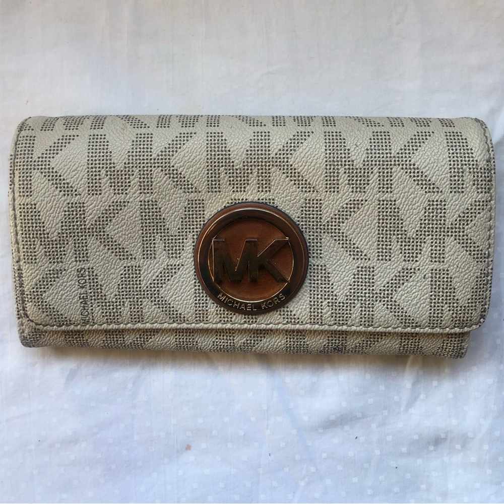 Michael Kors Fulton Continental Flap Wallet Signature MK Vanilla